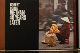 Description: Bìa cuốn sách 'Việt Nam, 40 Năm Sau'